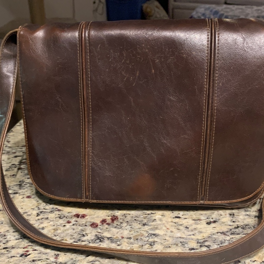 Liz Claiborne Classic Brown Leather Messenger Bag with Adjustable Strap